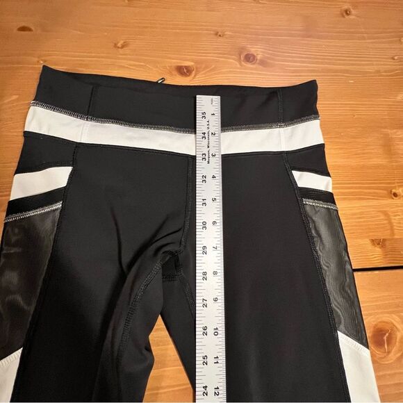 Lululemon Reflective Run Inspire Crop Black White leggings Size 4 - Picture 4 of 11